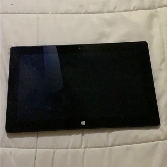 A Gucci purse and a Surface. - Picture 2 of 2